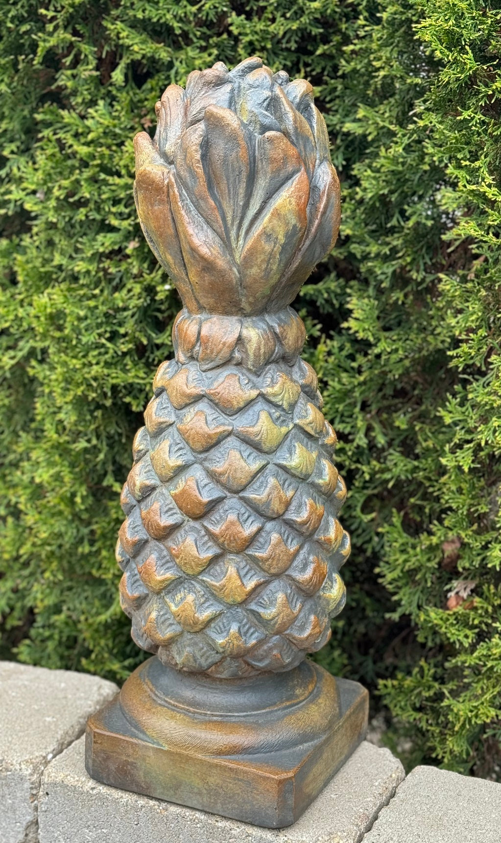 Statuary, Pineapple (H-2200)