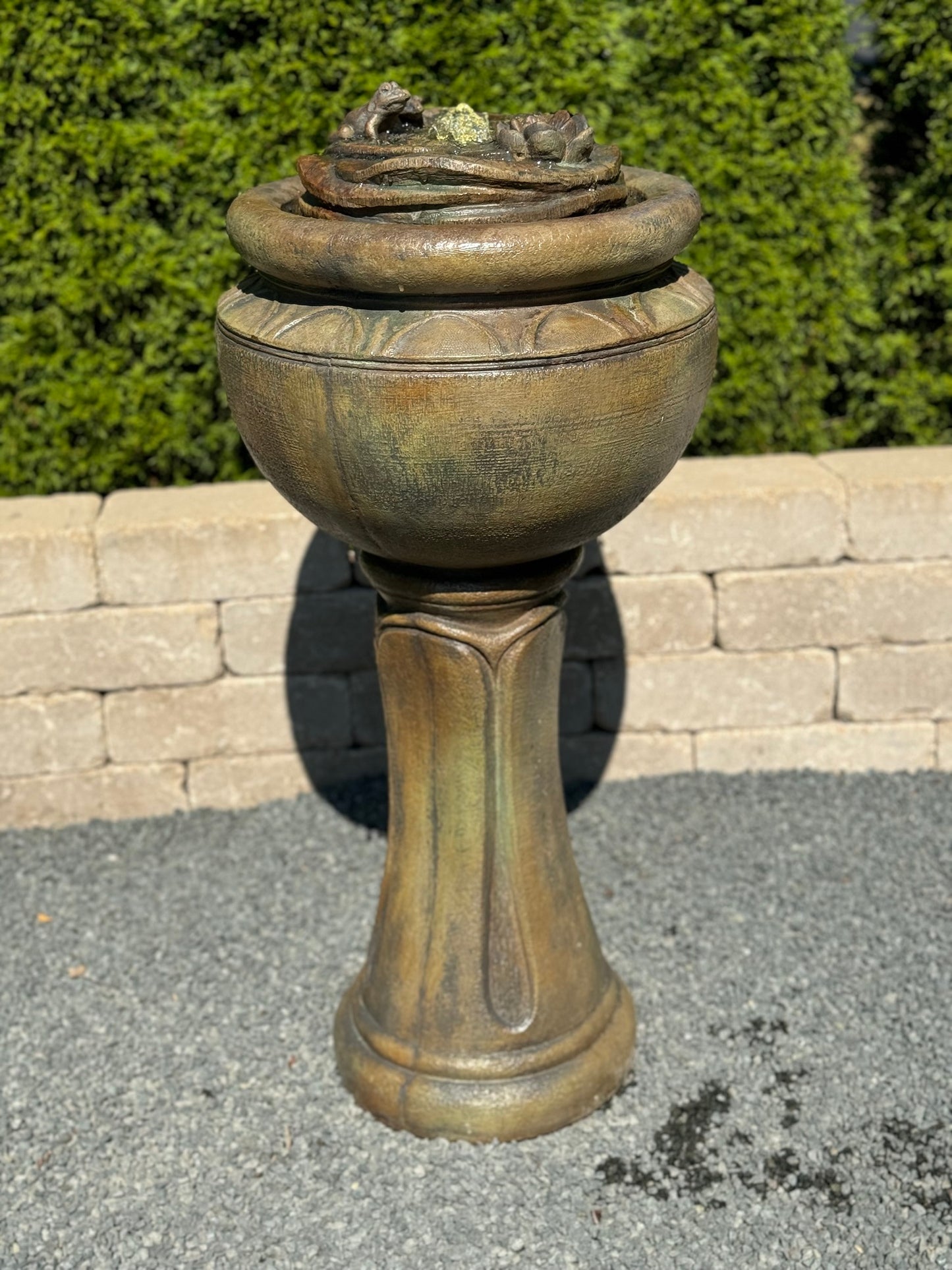Fountain, Concrete Frogs Patio Bubbler Tall 3-Piece (H-5325F2D)