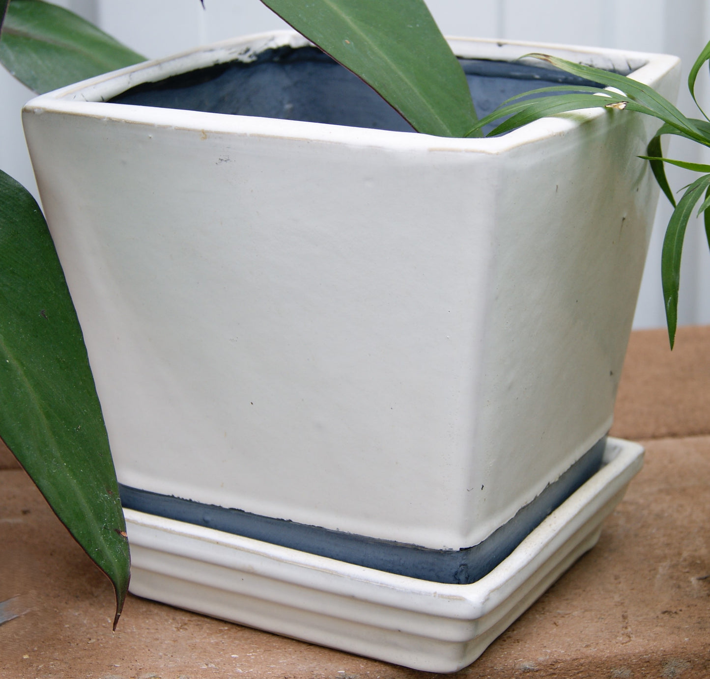 Planter, Glazed, Super White w/ Saucer