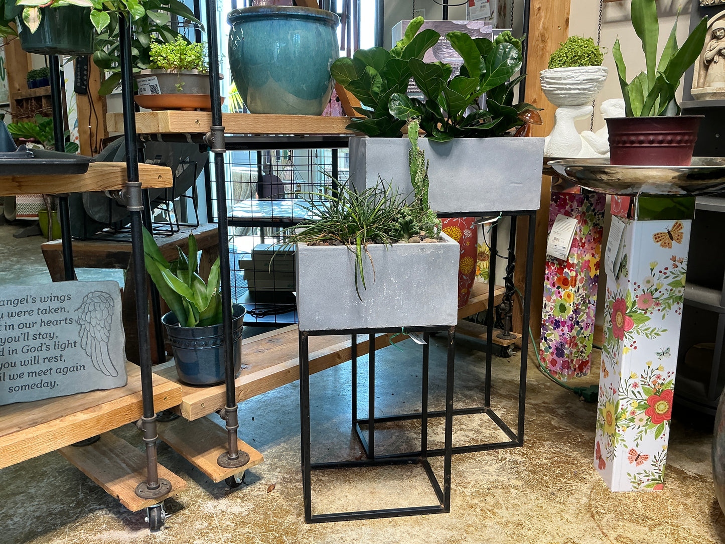 Planter, Concrete/Metal, Ledge with Stand