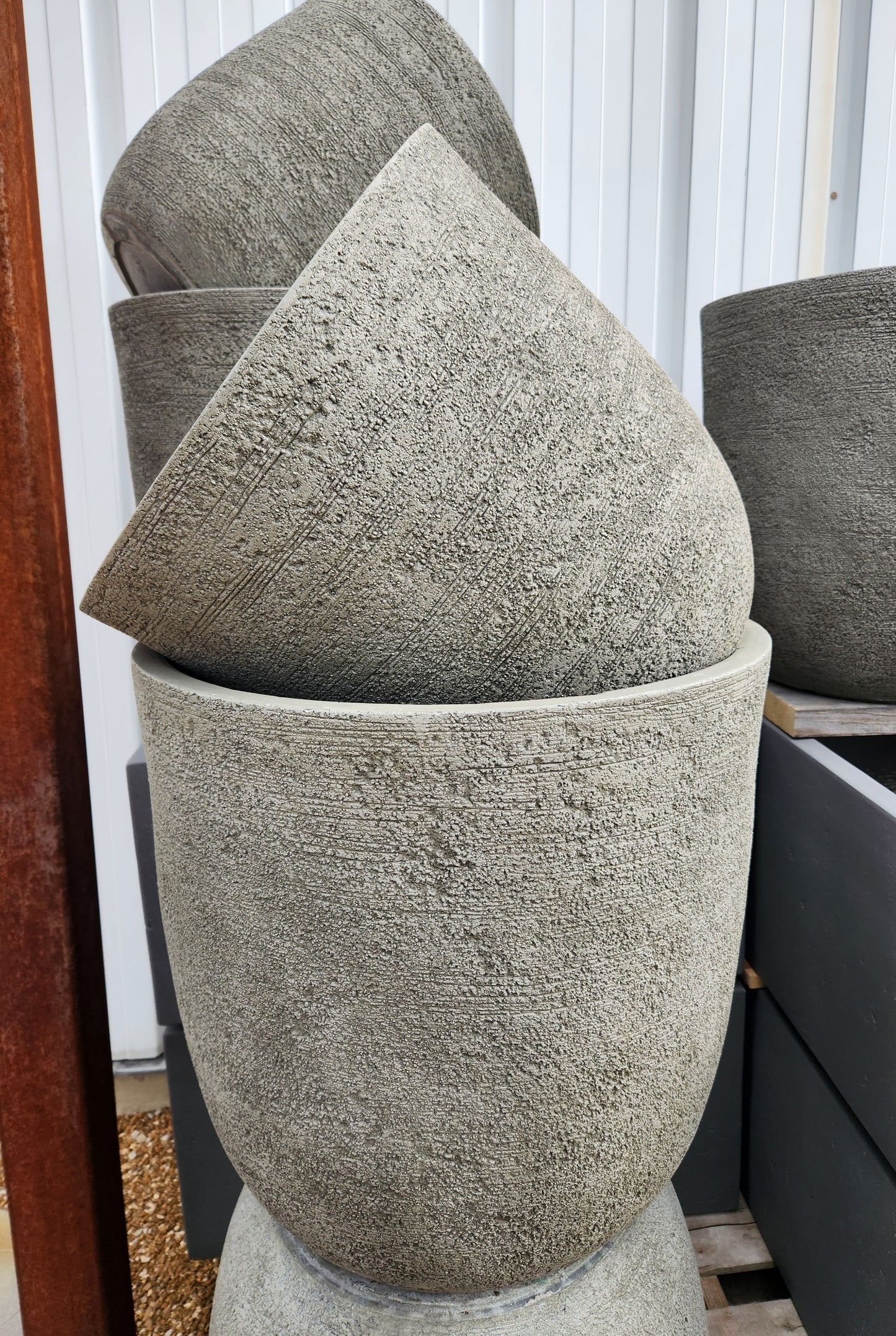 Planter, Fiberstone, Baronet Round (Al-61-1804)