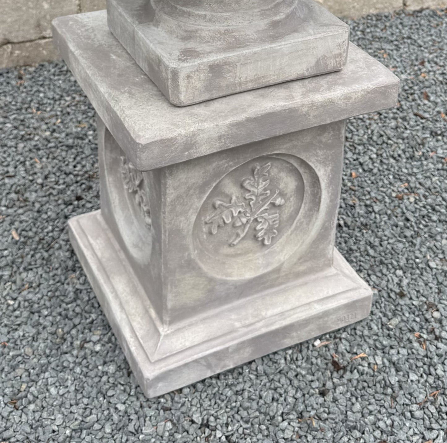 Pedestal, Concrete Leaf Motif 1-Piece (H-7810)